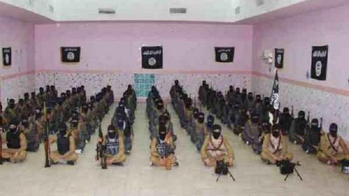 داعش تفرض الزي الافغاني على الطلاب في الموصل